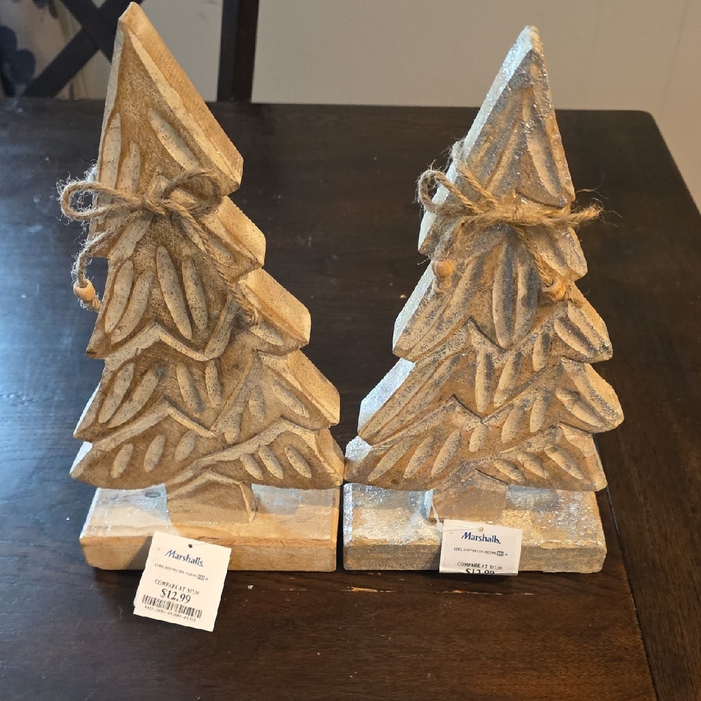 Elegant Wooden Holiday Tree Decor with Jute Accent